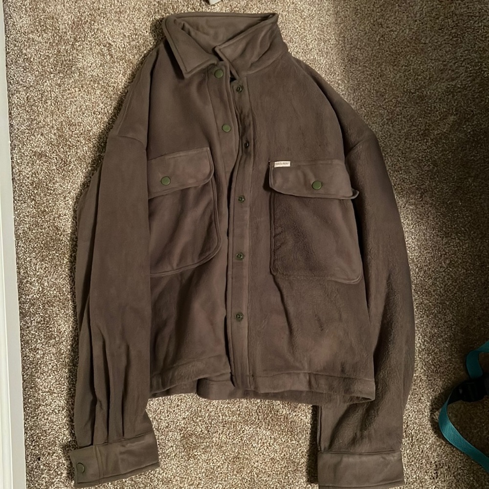 Brixton cropped fleece flannel. Never worn, brand new. Too Big on me.